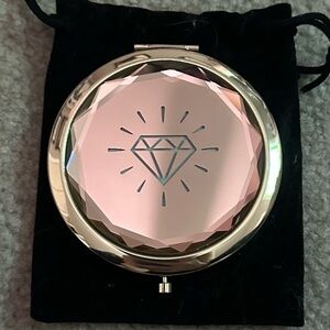 Compact Mirror